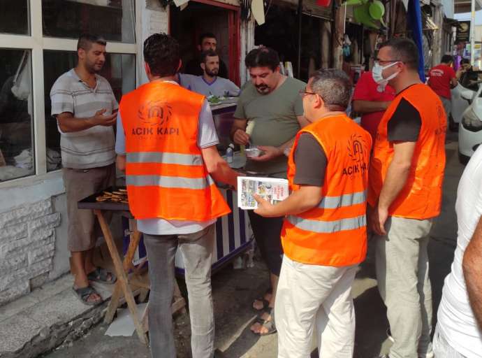 Tarsus Açık Kapı Derneği’nden Aşure İkramı