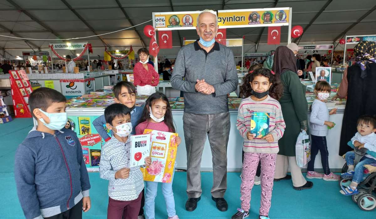 İlsander EKE Öğrencileri Kitap Fuarında