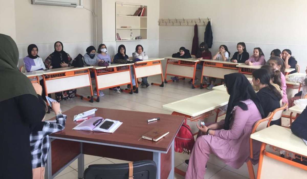 İLSANDER’den Ortaöğretim Kız Öğrenci Biriminden “Kamp” ve “Yetimler Günü” Etkinlikleri