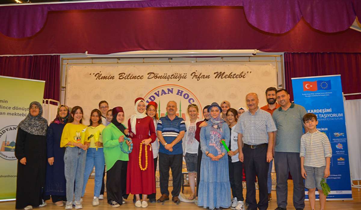 Rıdvan Hoca Vakfında Tiyatro Kursunun İlk Gösterimi Gerçekleşti