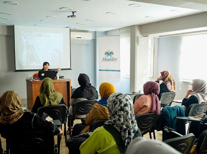  AKADDER İstanbul’da "Ergenlik Çağında Çocuğunuzun Gelişimini Anlamak" Semineri Düzenlendi