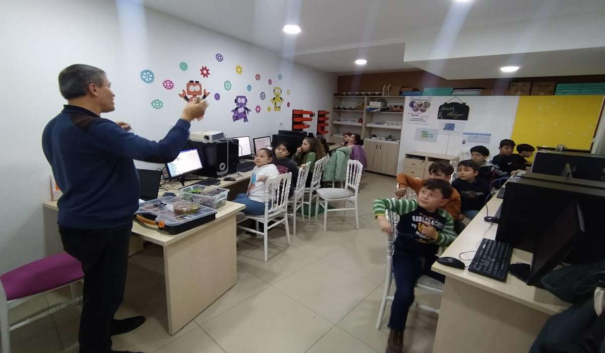 HAKAD Ön Akademi Çocuk Yetenek Atölyeleri ve ÜZYEÇTE İş birliği ile İkinci Dönem Dersleri Devam Ediyor