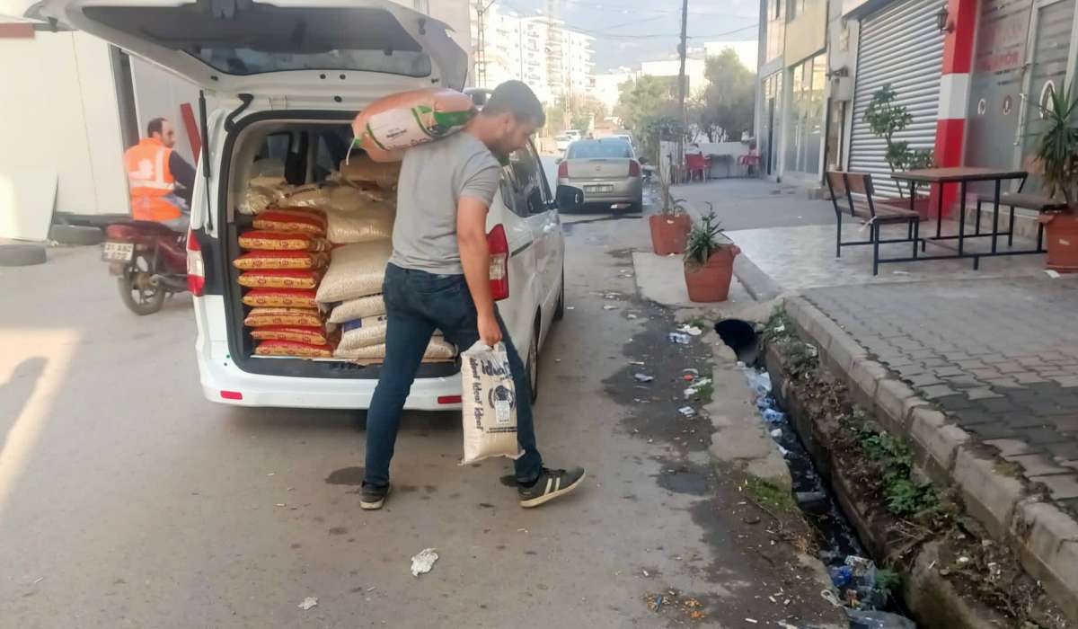 Tarsus Açık Kapı Derneğinin Depremzedelere Yardımları Devam Ediyor