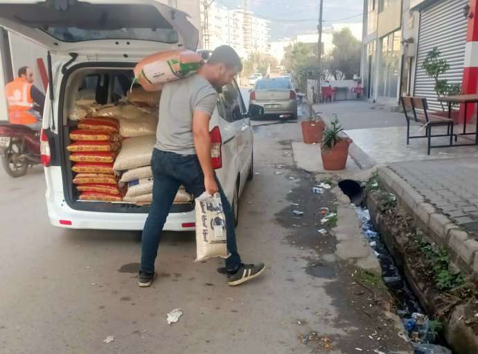Tarsus Açık Kapı Derneğinin Depremzedelere Yardımları Devam Ediyor