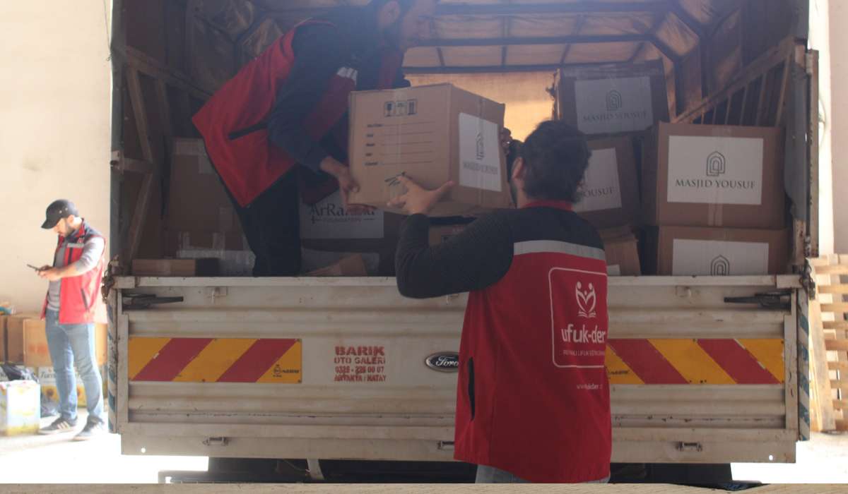 Reyhanlı Afet Koordinasyon Merkezimizde Yardımlar Devam Ediyor