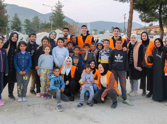 Bülbülzade Vakfı İslâhiye Konteyner ve Çadır Kentlerinde Faaliyetlerini Yürütüyor