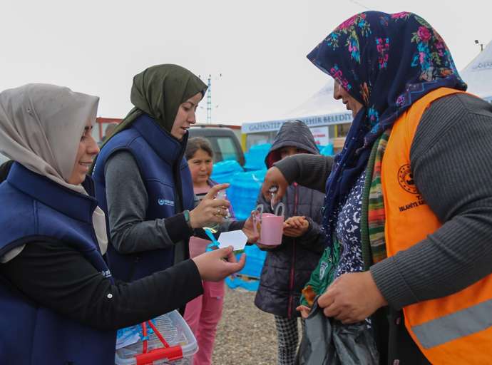 Bülbülzade Vakfı Berat Kandil’ini İslahiye’deki Depremzedelerle Kutladı