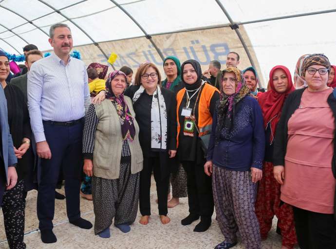 İslahiye Konteyner Kentteki Faaliyetlerimizi Fatma Şahin ve Abdulhamit Gül Yerinde Ziyaret Etti