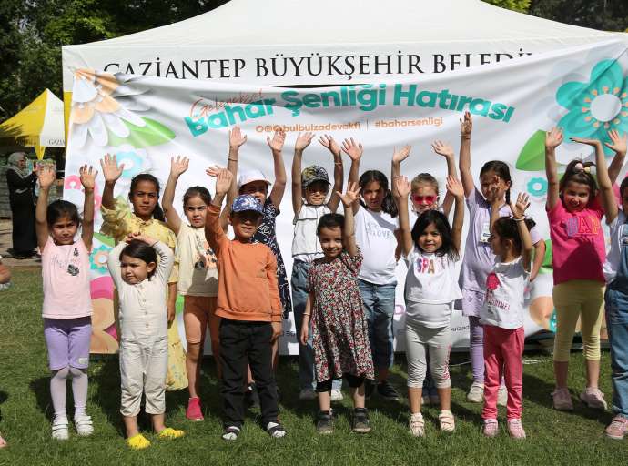 “Hayır Çarşısı ve Bahar Şenliği” Gerçekleştirildi