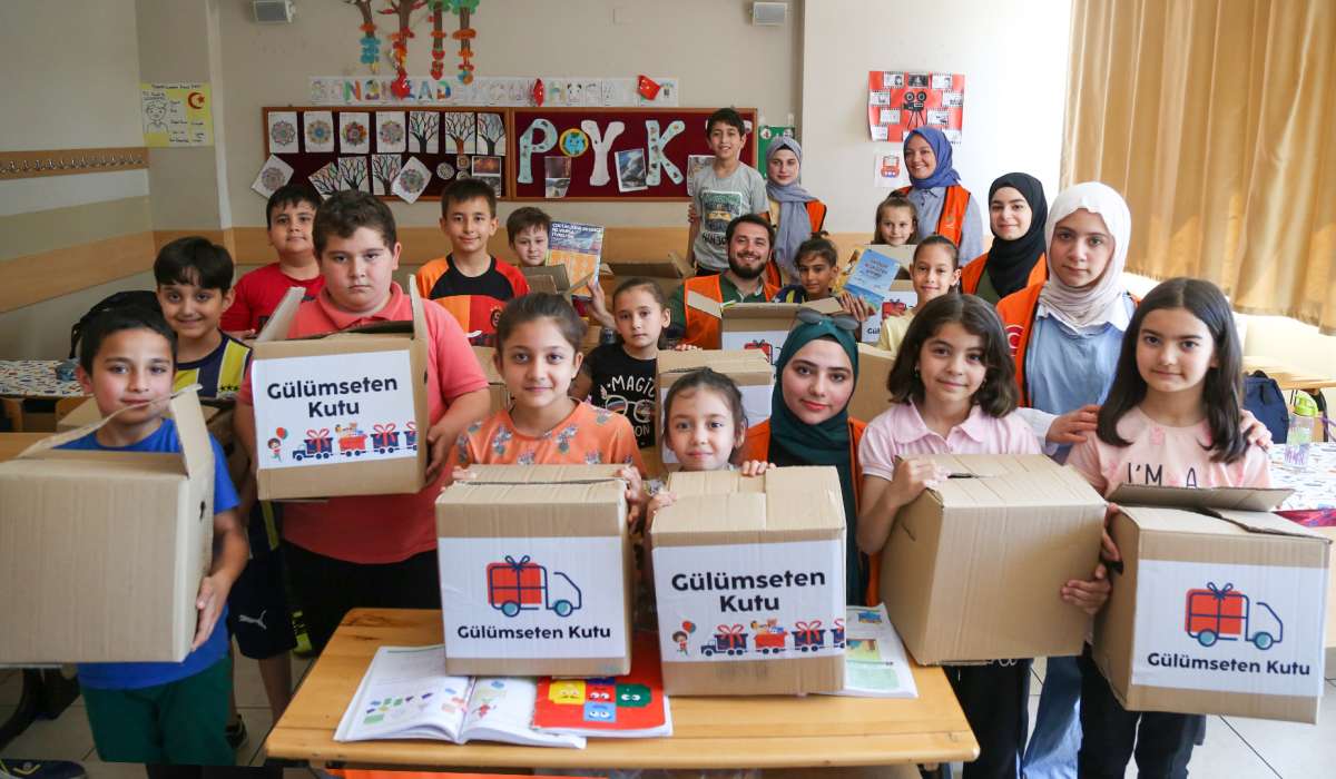 Gülümseten Tır Deprem Bölgesindeki Çocuklarla Buluştu