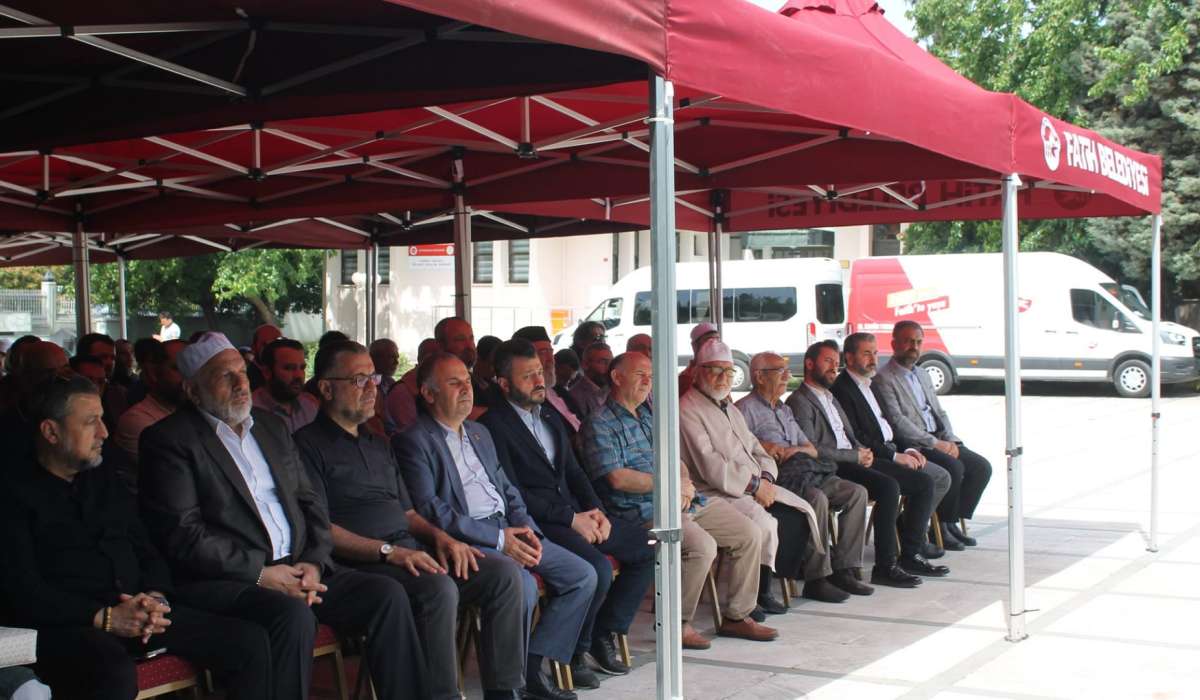 Milli İrade Platformu Üyeleri Adnan Menderes'in Kabrini Ziyaret Etti