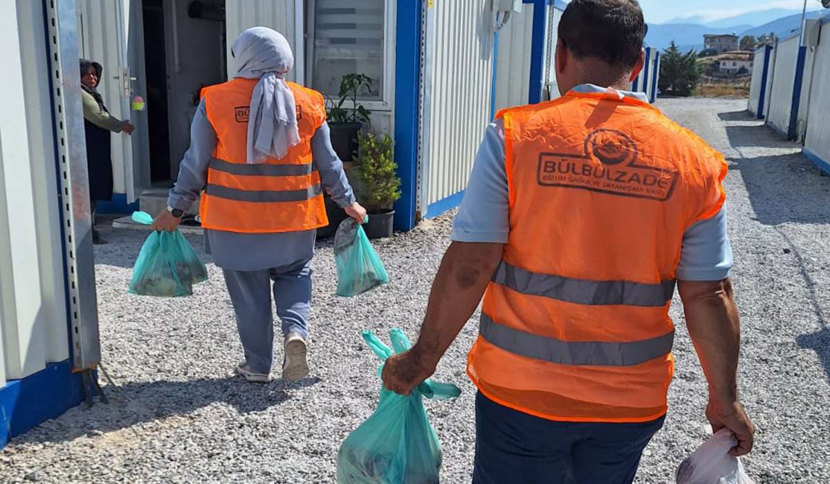 Bülbülzade Vakfı, İslahiye Konteyner Kent'te Kurban Eti Dağıtımı Gerçekleştirdi