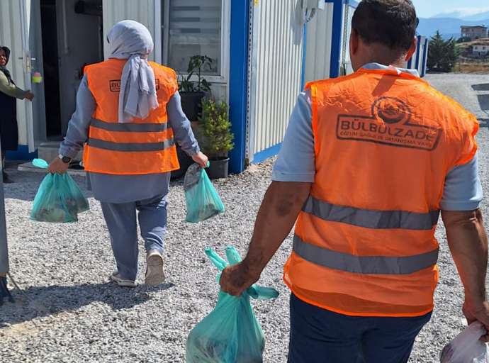 Bülbülzade Vakfı, İslahiye Konteyner Kent'te Kurban Eti Dağıtımı Gerçekleştirdi