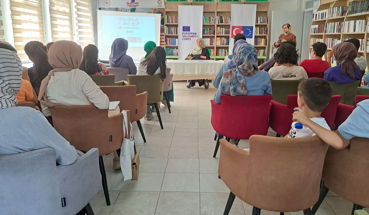 AKADDER ve Mozaik Kadın Derneği Başkanı Rabia Aldemir, "Çevre Bilinci ve İsrafın Önlenmesi" Konulu Sunum Gerçekleştirdi