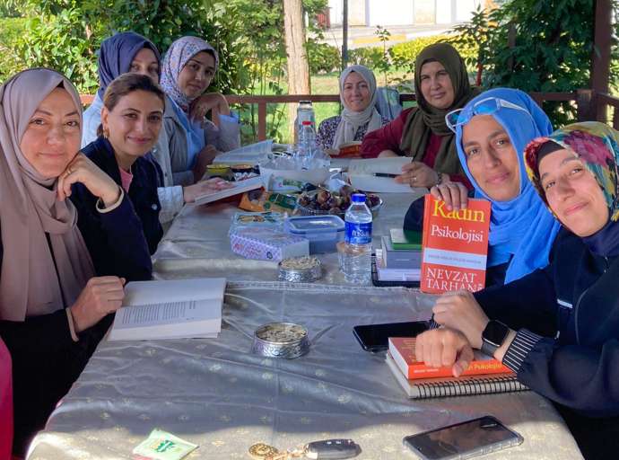 Akadder İstanbul Temsilciliğinde Kitap Tahlilleri Devam Ediyor