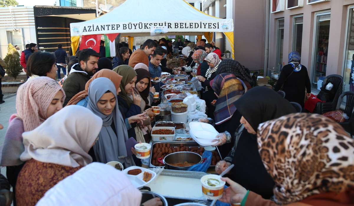 Anadolu Öğrenci Topluluğu Filistin’ Destek Çarşısı Düzenledi