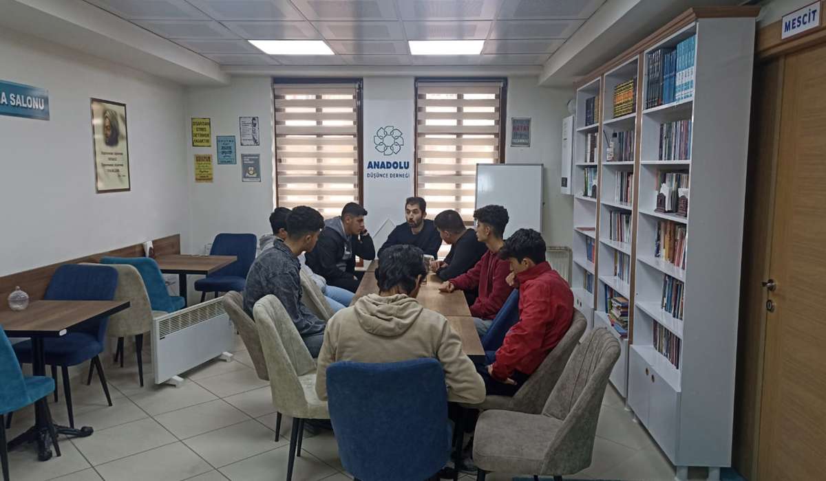 Anadolu Düşünce Derneği Lise Öğrencileriyle Eğitim Programı Gerçekleştirdi