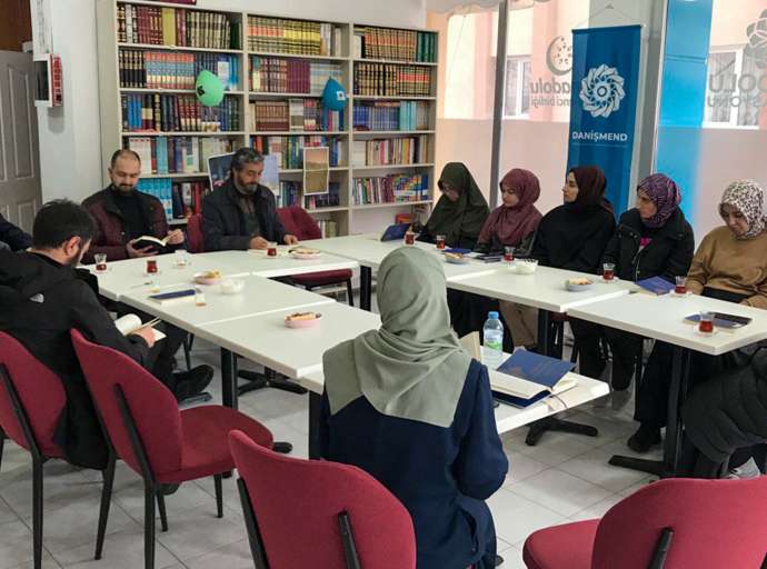 Danişmend Derneği’nde Kitap Tahlili Düzenlendi