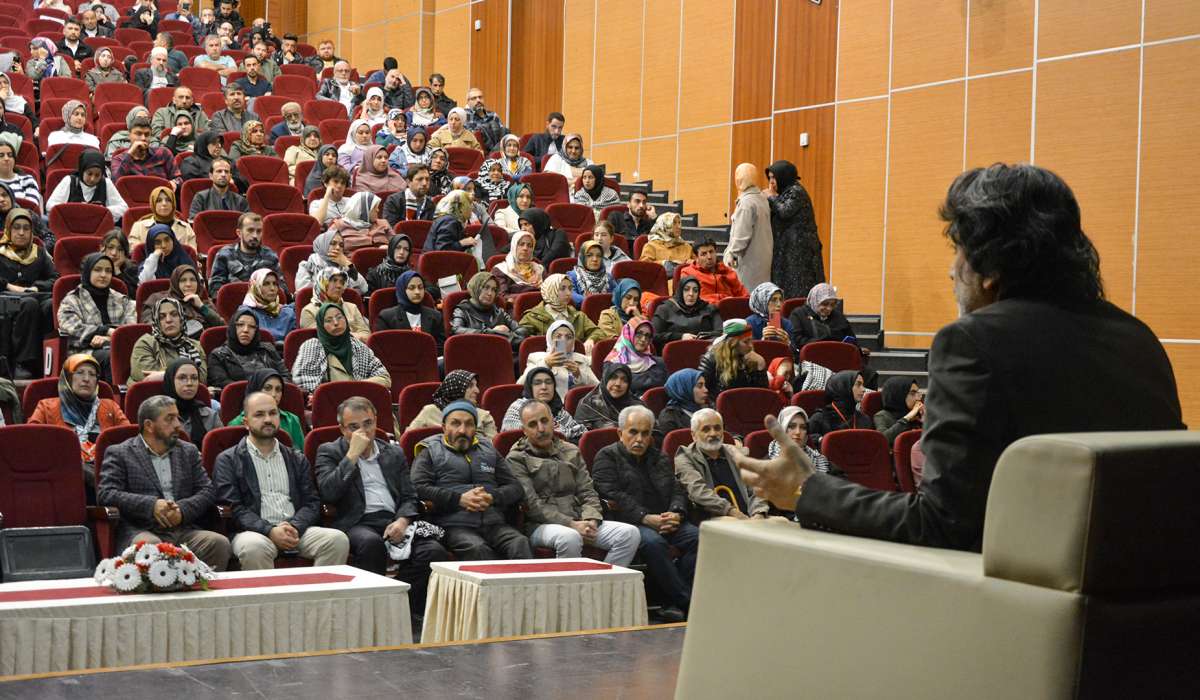 Fidan Yazıcıoğlu Kültür Merkezi’nde “Gazze ve İslam Dünyası” Konferansı Gerçekleştirildi