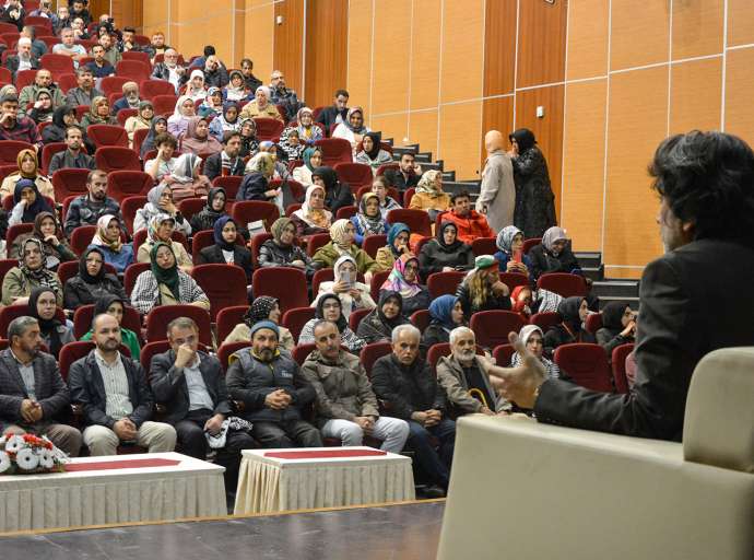 Fidan Yazıcıoğlu Kültür Merkezi’nde “Gazze ve İslam Dünyası” Konferansı Gerçekleştirildi