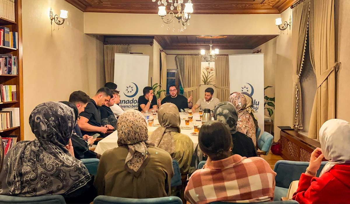 Gençler Müzakere Masasında Buluştu