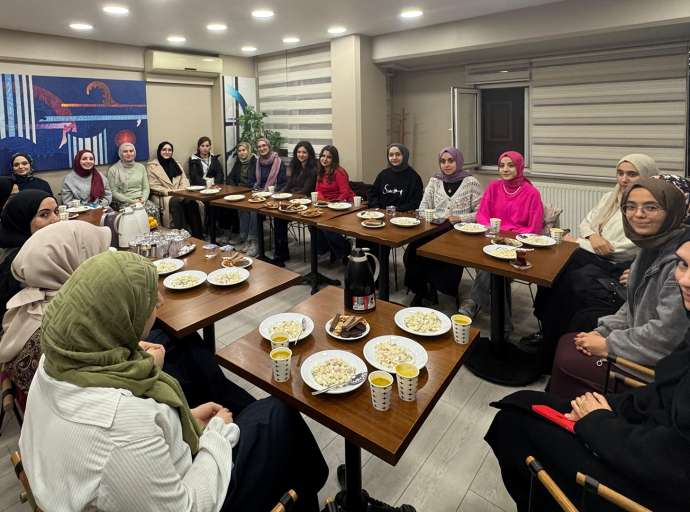 İstanbul AÖB’de “Bir Çay Bir Muhabbet” Buluşmaları Devam Ediyor