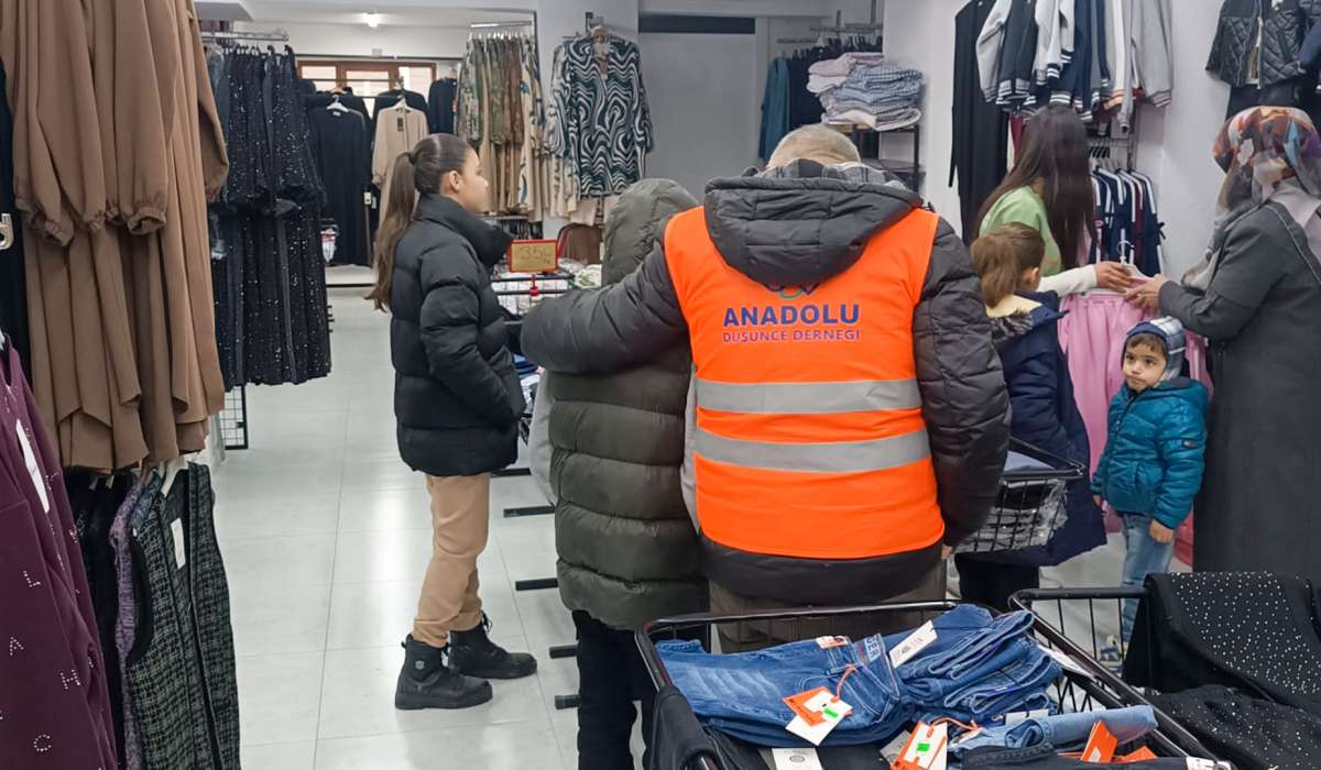 Bir Çocuk Gülerse Dünya Güler