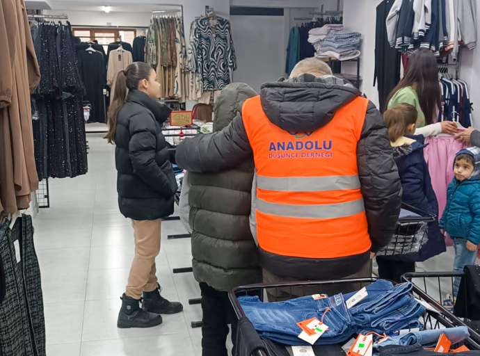 Bir Çocuk Gülerse Dünya Güler