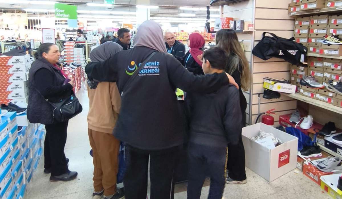 Akdeniz Derneği Yetim Giydirme Çalışması